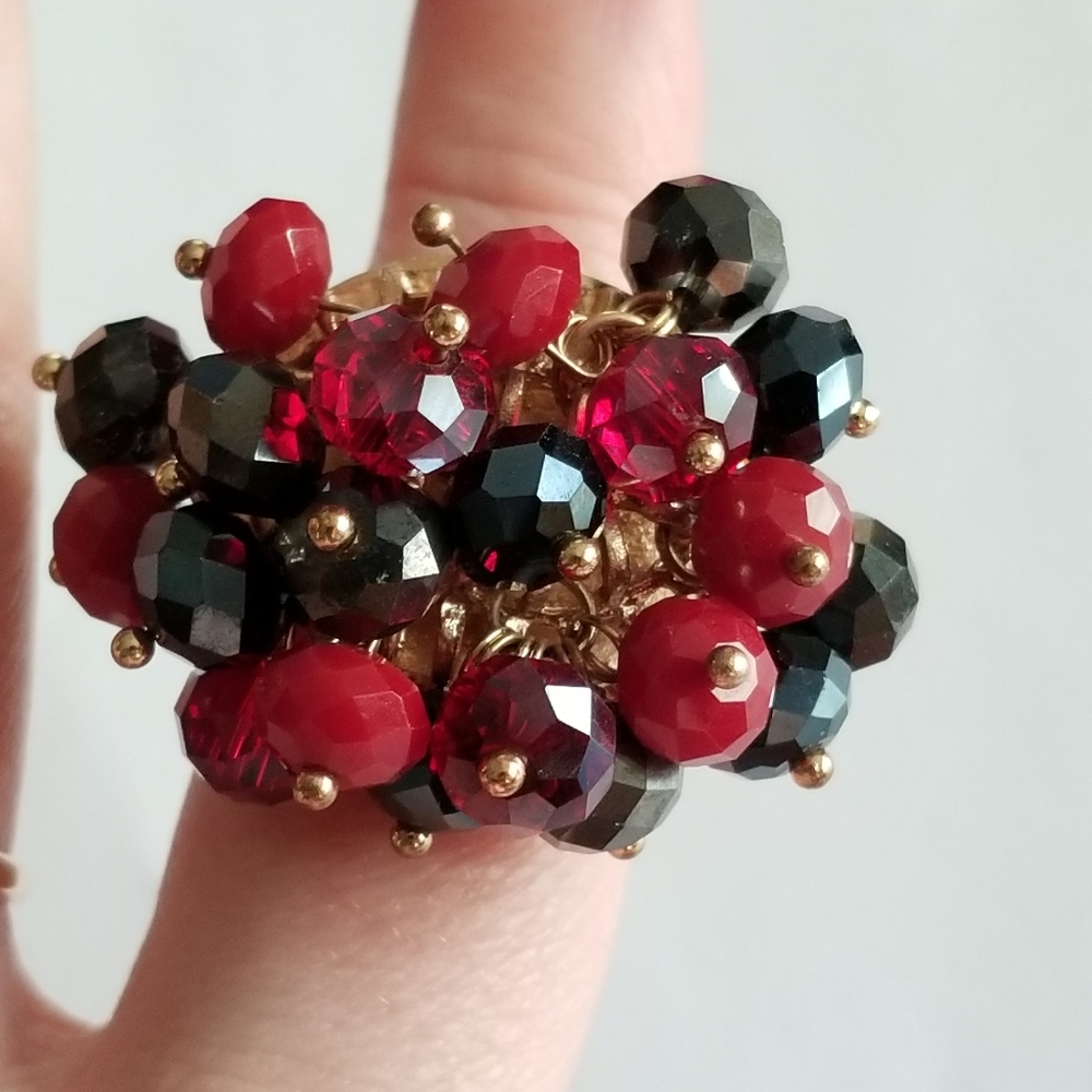 Ring - Chunky beaded chacha ring red black gold tone elastic stretch adjustable